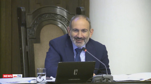Էն որ ասում էր՝ պարոն Գրիգորյանին որտեղ եք տեսել շտապելուց, հիմա ինքը շտապեց. Փաշինյանը կատակեց