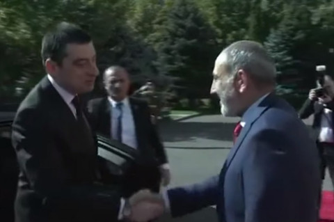 Փաշինյանը Բաղրամյան 26–ում դիմավորեց Վրաստանի վարչապետին