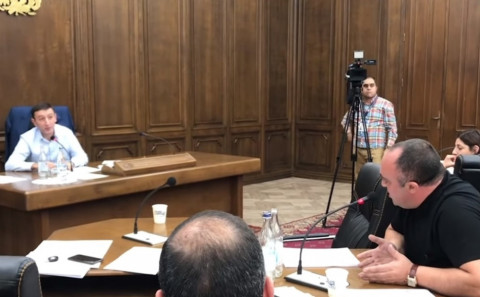 «Հայկական քարը շքեղությո՞ւն ա». բանավեճ ԱԺ–ում