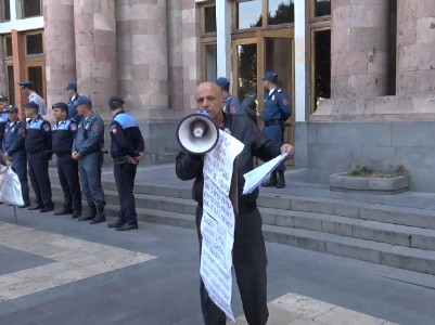Բողոքի ակցիաներ Կառավարության դիմաց