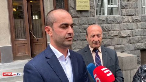 ԱԱԾ-ում Հրայր Թովմասյանի հորը կրկին տան տանիքի մասին են հարցրել