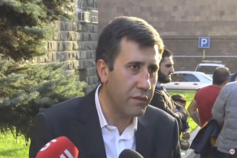 Հրայր Թովմասյանի աղջիկներին ԱԱԾ են կանչել մեքենայի եւ ավտոտնակի հարցերով. Ռուբեն Մելիքյան