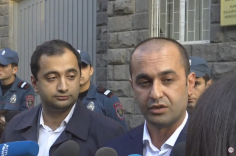 Ի՞նչ հարցեր են տվել Հրայր Թովմասյանի աղջիկներին ԱԱԾ–ում. մանրամասնում են փաստաբանները