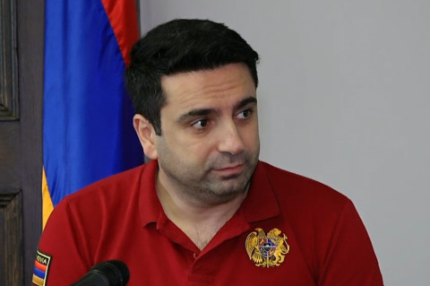 Ալեն Սիմոնյանը՝ Հրայր Թովմասյանի տարեց հորն ու դուստրերին ԱԱԾ կանչելու մասին