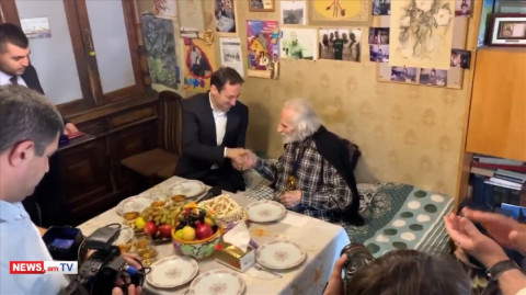 Շատ մեծ պատիվ է. Երվանդ Մանարյանին շնորհվեց Երևանի պատվավոր քաղաքացու կոչում