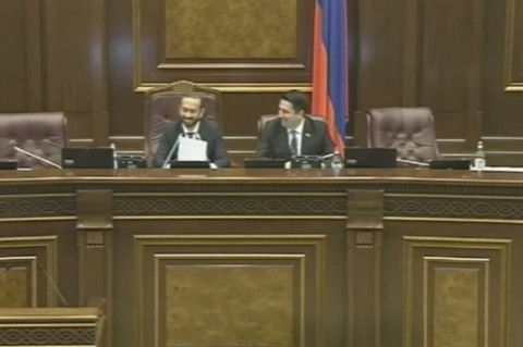 «Լավ...». Արարատ Միրզոյանի արձագանքը ծիծաղ առաջացրեց ԱԺ դահլիճում