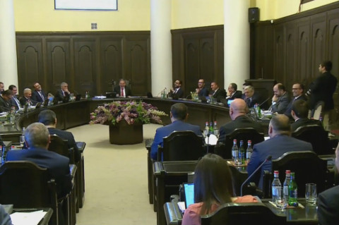 «Բա շուտ ասեիք». Անզուսպ ծիծաղ Կառավարության նիստին