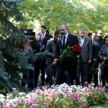 Նիկոլ Փաշինյանը հարգանքի տուրք մատուցեց Հոկտեմբերի 27-ի ոճրագործության զոհերի հիշատակին