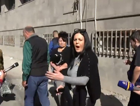 Հա՞րս ենք բերել քաղաքապետին, որ պիտի վարժվի. Եկմալյանի բնակիչների բողոքը