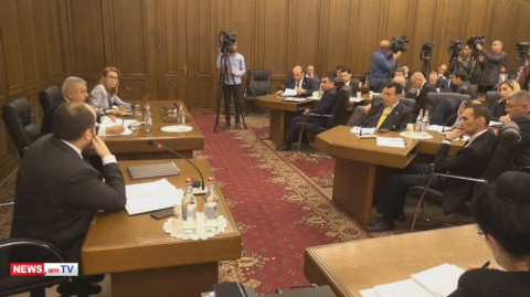 Հստակ պատասխանեք՝ դուք դե՞մ եք Ամուլսարի հանքի շահագորմանը, թե՞ կողմ. Բագրատյանը՝ նախարարին