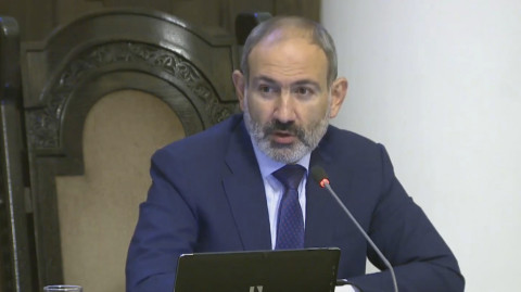 Մեր ասֆալտային գործերը ո՞նց են ընթանում. Փաշինյանը՝ Պապիկյանին
