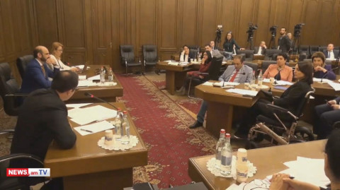 Տպավորություն է՝ եթե ազգը ծխելը թարգի, հիվանդություններ չեն լինի. պատգամավորը՝ նախարարին