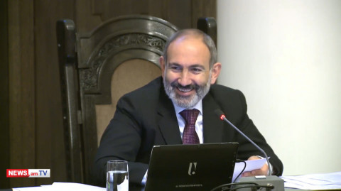 Բարդ որոշում է, բայց փորձենք քվեարկել. Փաշինյանը կատակեց