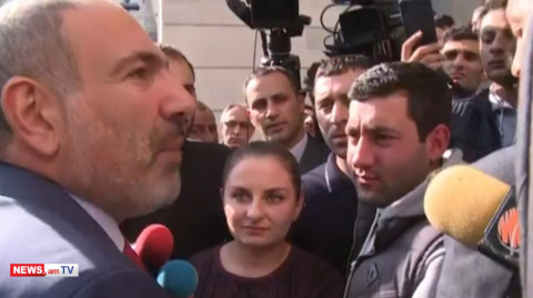 «Արայիկ, հեռացիր». ցուցարարները վանկարկումներով ճանապարհեցին Փաշինյանին