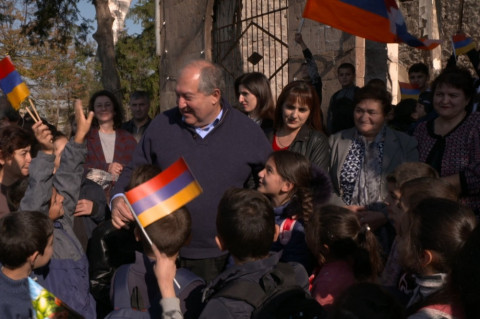 Նախագահը դժվար գործ ա, բժիշկն ավելի լավ ա. Արմեն Սարգսյանը՝ Չինարիի երեխաներին