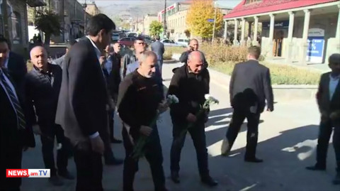 Փաշինյանը Բակո Սահակյանի հետ ծաղիկներ խոնարհեց Հայրենական Մեծ պատերազմի զոհերի հուշարձանին