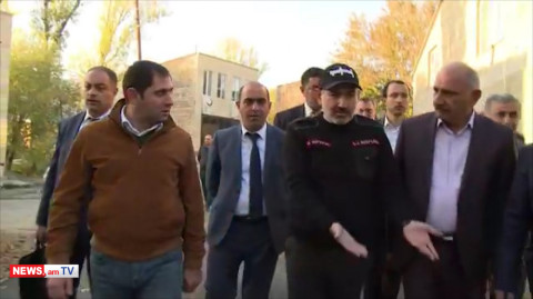 Հլը ստեղ նայի, սրա ինչնա՞ արած. Փաշինյանը դժգոհեց Եղեգնաձորում