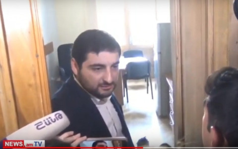 Էդ թող ես որոշեմ՝ կարելի՞ ա, թե չէ. Սիփան Փաշինյանին ծխելու համար լրագրողները նկատողություն արեցին