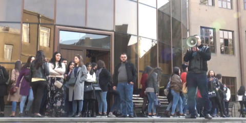 Մի քանի տարի հետո մեր ընկերուհիների հետ դեմքներս շրջելով ենք քայլելու փողոցում. ուսանողների բողոքը