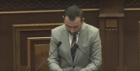 Կիկոսի մահի սինդրոմով քաղաքական բանավեճ է կառուցվում. Կոնջորյանը ԱԺ-ում «Կիկոսի մահ»-ը կարդաց