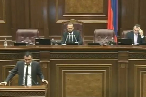Մեր ընտանիքում ես միակ պաշտոնատար անձն եմ. ԲՀԿ–ական թեկնածուն՝ Արարատ Միրզոյանին