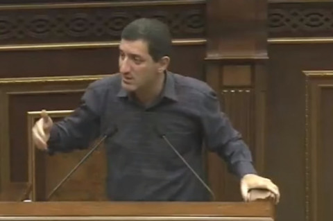 «Հա ասացի՝ նորմալ խոսեմ». Գեւորգ Պետրոսյանը Բագրատյանի հարցից բարկացավ