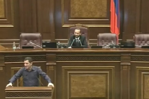 «Լավ չի չէ՞». Արարատ Միրզոյանը կատակով դիմեց Գեւորգ Պետրոսյանին