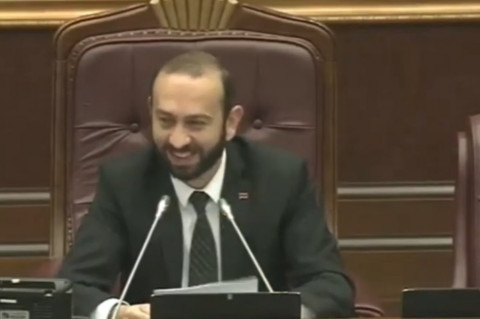 «Փիղը մտնում ա մրջյունների ռեստորան...». Արարատ Միրզոյանը՝ Գեւորգ Պետրոսյանին