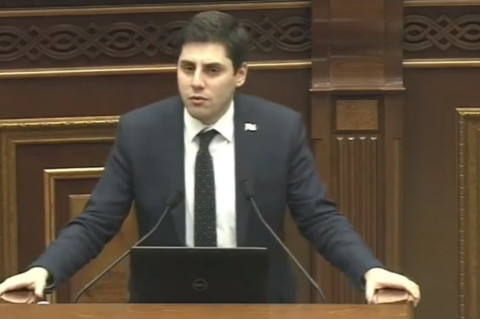 «Աբրաշատ» գրած պիտի լինե՞ր, որ հասկանայիք. Սուրեն Գրիգորյանը ԱԺ ամբիոնից