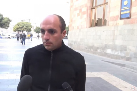 «Բորենի Հանրապետականներին արդեն կարոտում եմ». ցուցարարը՝ Կառավարության դիմաց
