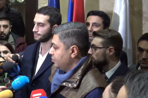 Եկեք չքաղաքականացնենք. Վանեցյանը՝ լրագրողներին