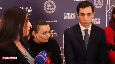 Սամվել Ալեքսանյանը 20 մեքենա է նվիրել քաղաքապետարանին. «Լույսը» պարզաբանում է պահանջում