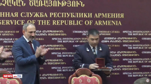 Նիկոլ Փաշինյանը պարգեւատրեց ՀՔԾ քննիչներին
