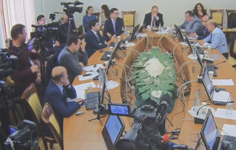 Ճիշտ տղա ես, Դավթյան. իրավիճակը ԱԺ հանձնաժողովում թեժացավ