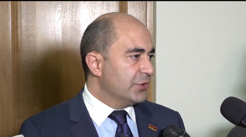 Ապշած եմ, որ այդ գիտելիքներով մարդը նախարար է աշխատում. Մարուքյանը՝ Արսեն Թորոսյանի մասին