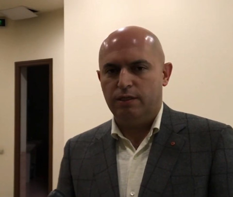 Խաչատուր Սուքիասյանը Սերժ Սարգսյանին ջերմ ժպիտով էր դիմավորում. Արմեն Աշոտյան