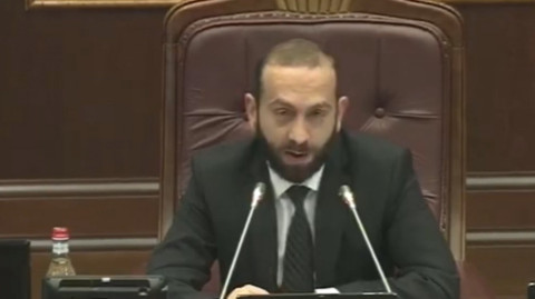 Տիկին Թանդիլյան, սենց երկար վերնագրերով օրենքի փոփոխություններ մի առաջարկեք․ Աժ նախագահ