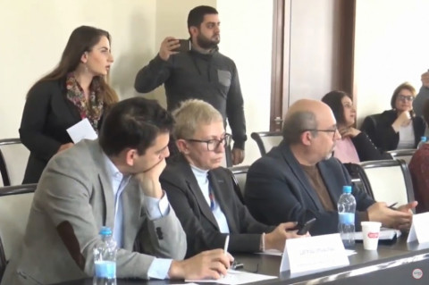 ՀՅԴ–ականը մետրոյի ժետոն ու հրաժարականի դիմում թողեց Արայիկ Հարությունյանի համար