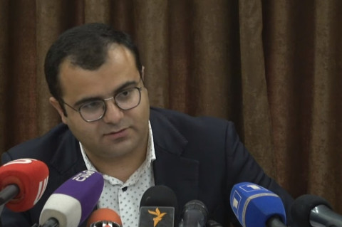 Եթե պարոնայք շեյխերի երկրում պաշտոնական հանդիպումների ընթացքում զրուցում են հեռախոսով, իրենց գործն է