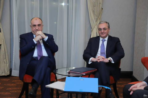 Կադրեր Զոհրաբ Մնացականյանի և Էլմար Մամեդյարովի հանդիպումից