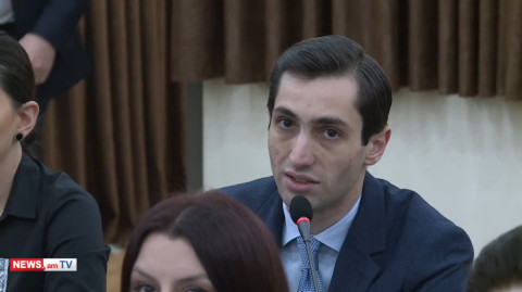 Ինչո՞ւ եք կազմակերպությանն ուղարկել սեւ ցուցակ, հետո 1 անձով գնում կատարել. Խաժակյանը զարմացավ