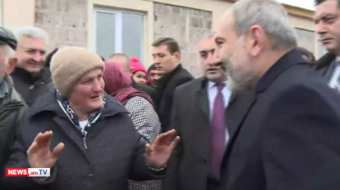«Ոտի վրա ո՞նց պատասխանեմ». Փաշինյանը չլսեց տարեց կնոջ բողոքը