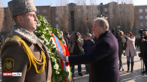 Արմեն Սարգսյանը Գյումրիում պատարագի է մասնակցում