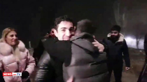 Սարգիս Օհանջանյանը ազատ արձակվեց. նրան ՔԿՀ–ի մոտ դիմավորեց Լեւոն Քոչարյանը