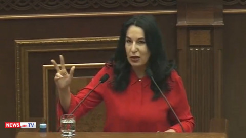 Կներեք, որ ձեզ «օտչյոտ» չենք տվել. Նաիրա Զոհրաբյանի կոշտ արձագանքը՝ ԱԺ ամբիոնից