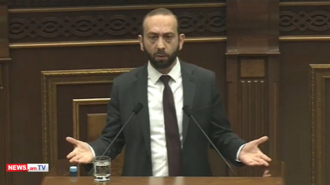«Վույ–վույ–վույ, աման–աման, մի հատ գտեք էլի ձեզ». Արարատ Միրզոյանը՝ «Լուսավոր Հայաստանին»