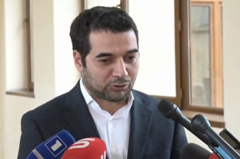 Ցերեկվա լույսի տակ չեմ ծխում, մենակ չեմ ծխում. Հրաչյա Հակոբյան