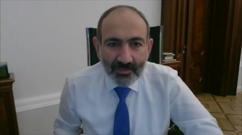 Ամանորի գիշերը ես ընտանիքով լինելու եմ Հանրապետության հրապարակում. Փաշինյանը լայվ է մտել