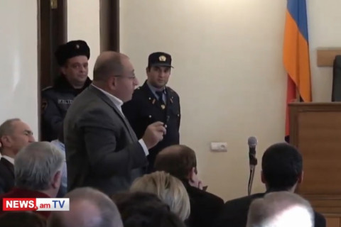 Հարգելի դատավոր, ապահովեք, ոչ թե նախազգուշացրեք. Ալումյանը՝ Լուսինե Աբգարյանին