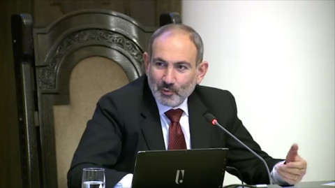 Հանրապետության հրապարակի տոնածառի տեղն ենք տալու շեյխերին. Փաշինյանը հեգնեց